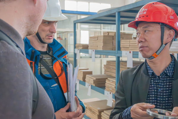 Welcome international friends to conduct business Welcome international friends to conduct business